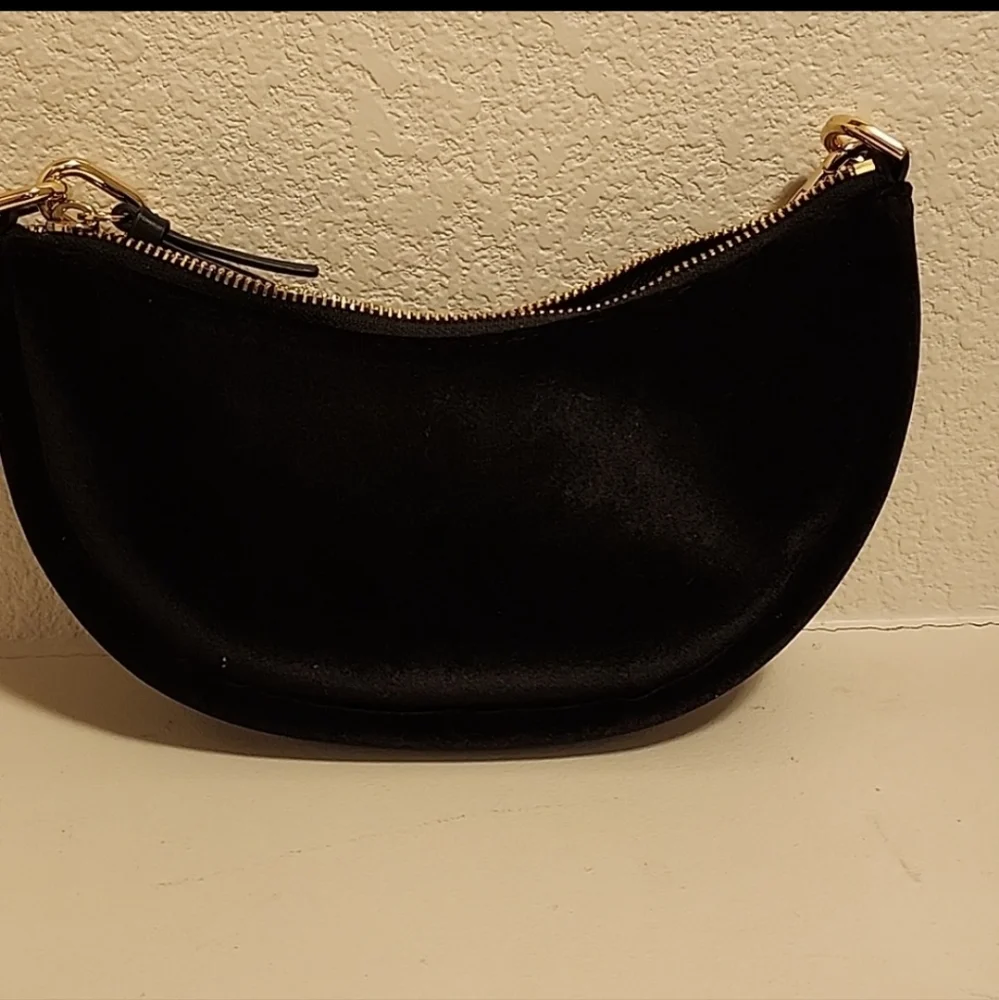 TRADED Kate Spade limited edition Velour Smile 😃 bag - Picture 2 of 9